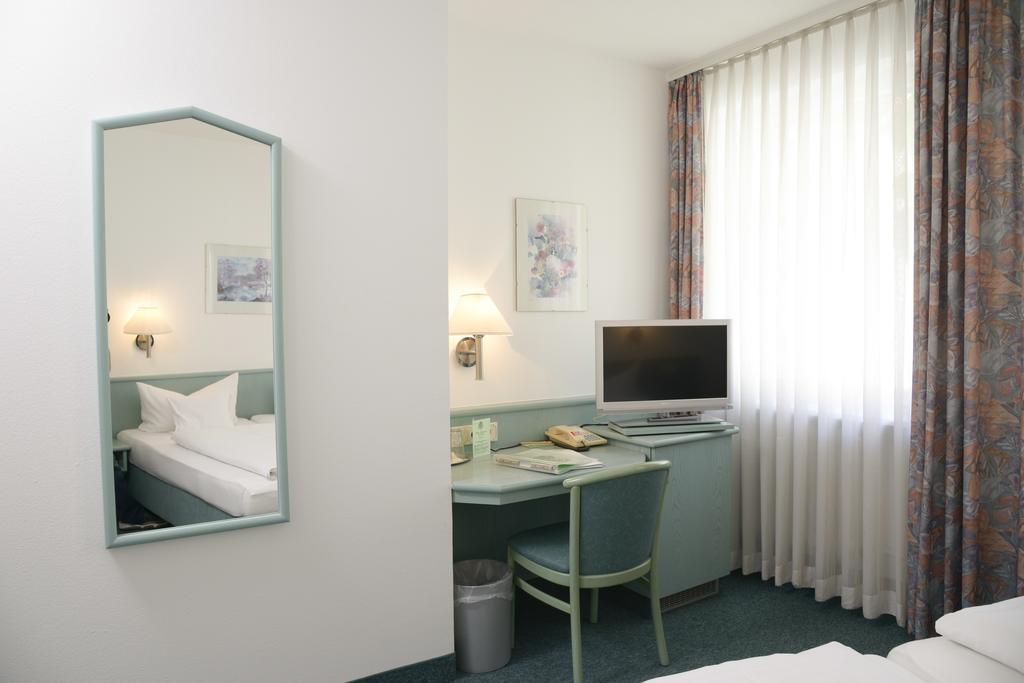 Hotel Till Eulenspiegel - Nichtrauchhotel - Garni Würzburg Exteriör bild